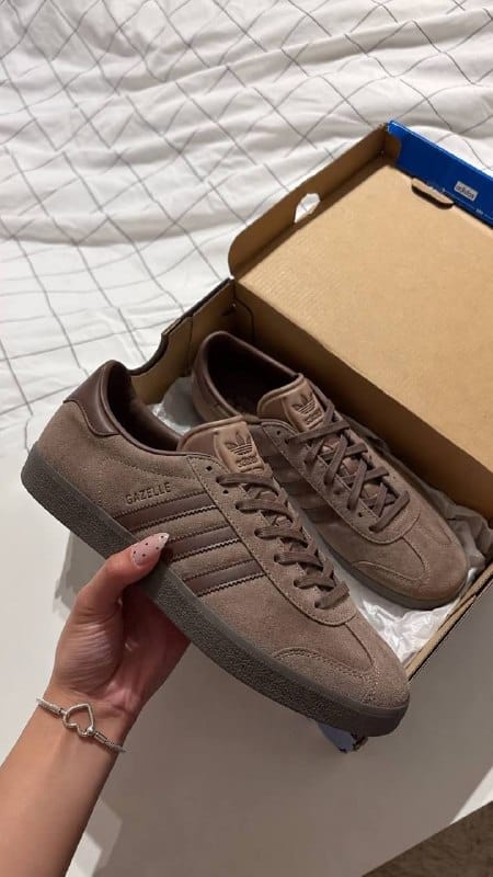Sneakers on Hacoo: Top Picks and Styling Tips