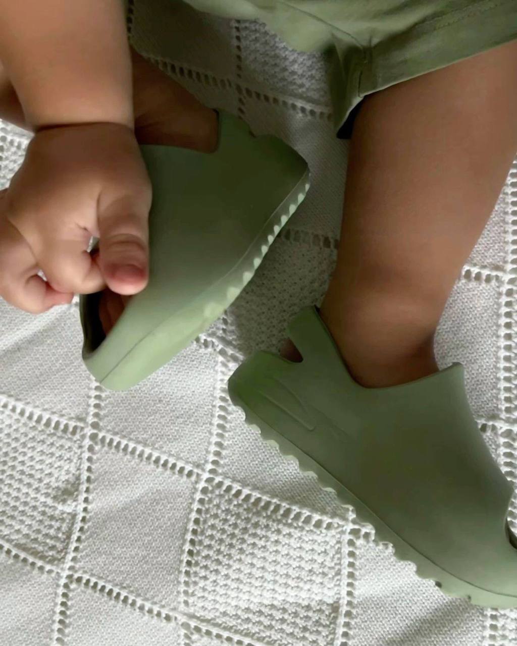 Chaussons Adidas Adilette – Lien Hacoo · photo 3