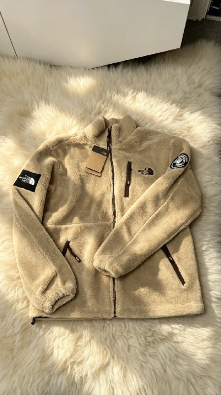 Forro polar The North Face · Ropa UGG · Chándal Adidas · New Balance 9060 – Hacoo-Link · Foto 2