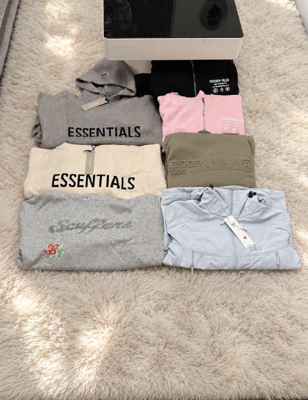 Essential · Hidden Hills · Scuffers · Alo – Lien Hacoo · photo 2