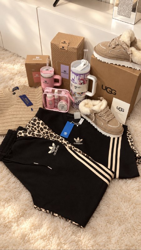 Set Sol de Janeiro · Vasos Stanley · UGG Lowmel Mule Clog · Chándal Adidas – Enlace de Hacoo