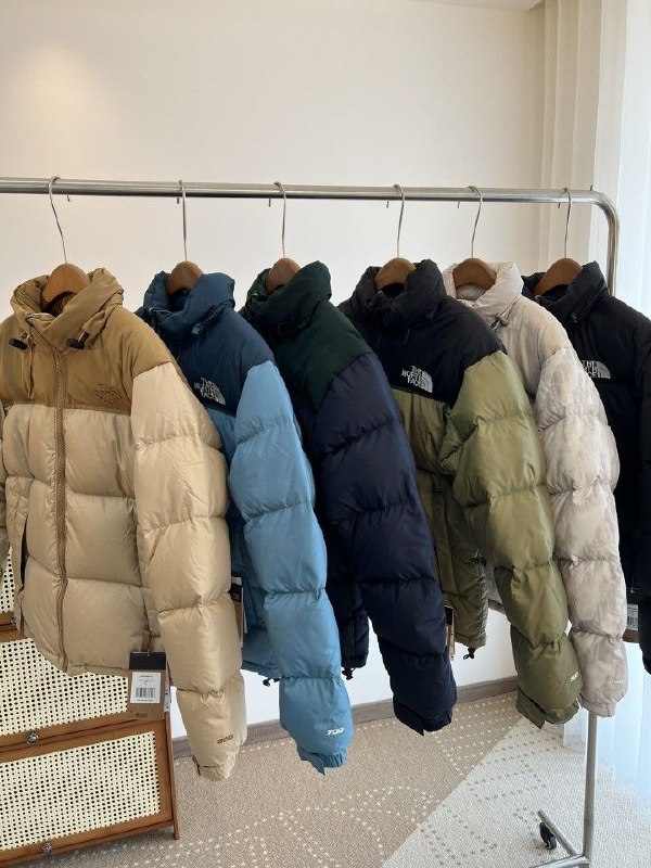 Canada Goose · The North Face · The North Face Puffer de peluche · Moncler – Hacoo-Link · Foto 2