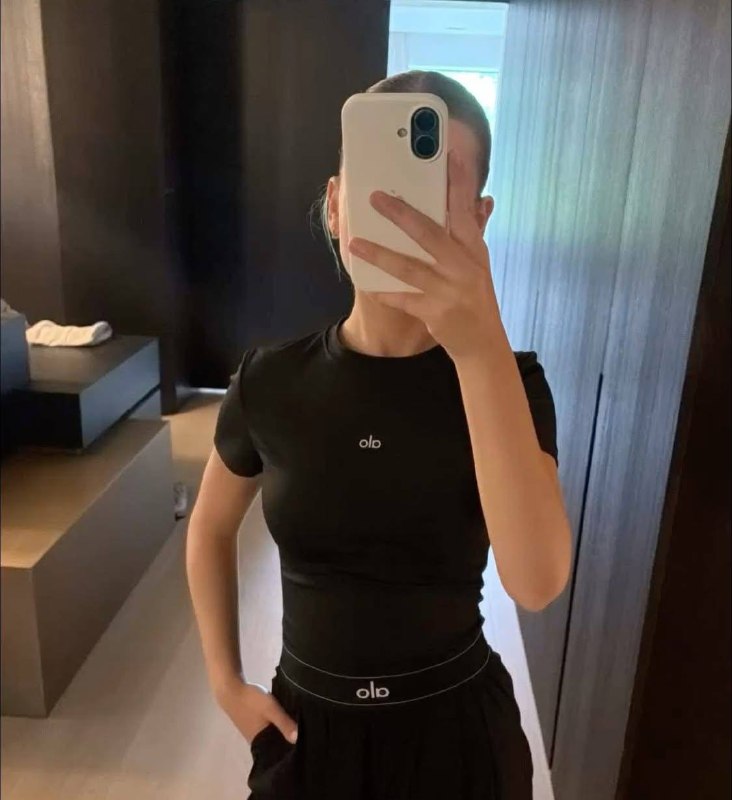 Alo Yoga top – Hacoo link