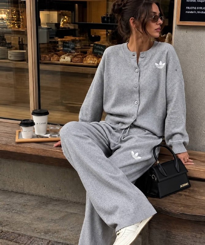 Adidas tracksuit – Hacoo link