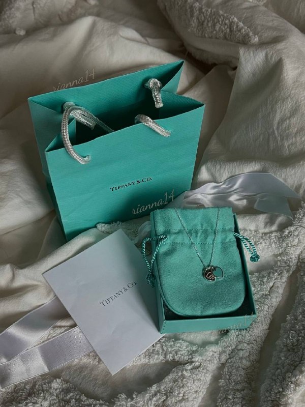 Tiffany & Co. Bolso · Tiffany & Co. Gafas de Sol · Tiffany & Co. Conjunto de brochas de maquillaje · Tiffany & Co. Llavero – Hacoo link