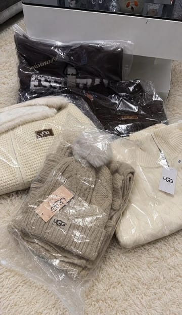 Ugg Clothes · ugg Hat / Guantes / Gorro Conjunto · ugg Calcetines · adidas Conjunto (8.)
