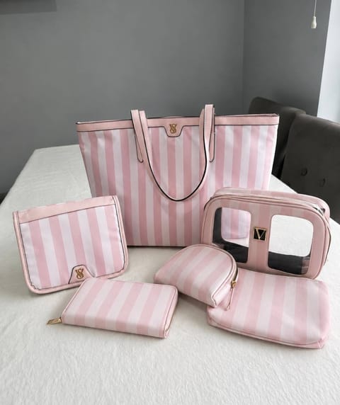 Victoria's Bag List – Lien Hacoo
