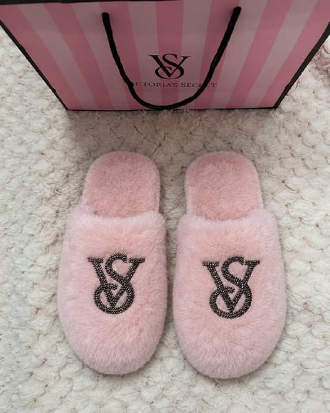 Chaussons Victoria’s Secret – Lien Hacoo