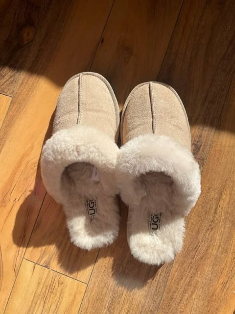 Ugg slippers – Hacoo link