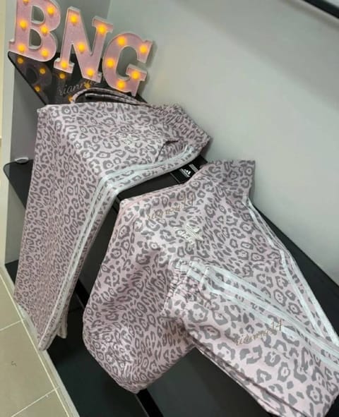 Adidas Leopardo Patterned tracksuit – Hacoo link