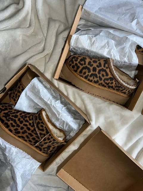 Ugg slippers – Hacoo link